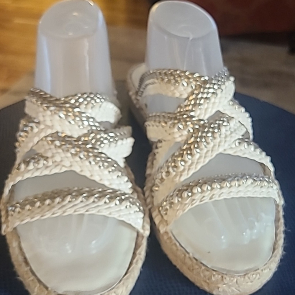 Donald Pliner leather upper open toe Espadrille sole. White/silver.(#1457A) NWOT